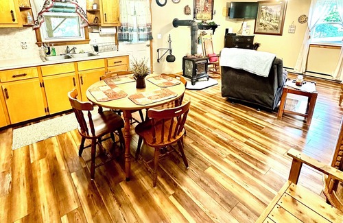 Shenandoah Cabina | Horse Lover's Hideaway - cabin located near mountain and river activities!