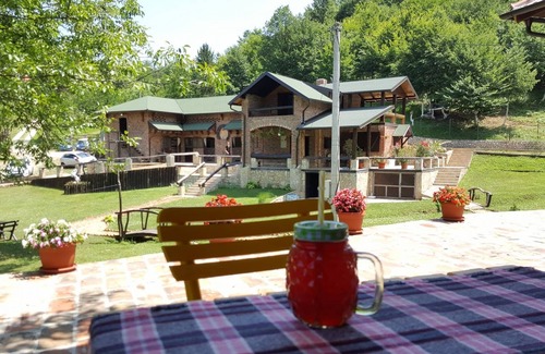 Valjevo Casa | Rancho de equitación con hotel y alojamiento en apartamentos.