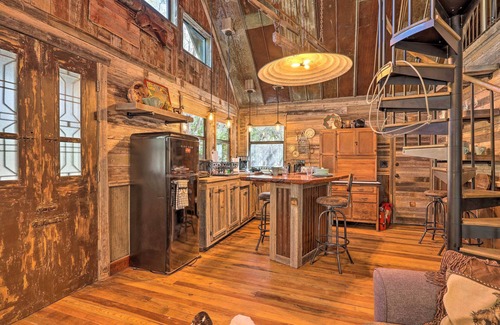 Wimberley Cabaña | 'horse Thief Inn' Cabin Retreat w/ Deck & Hot Tub!