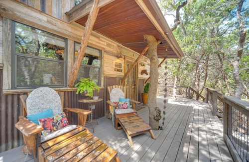 Wimberley Cabaña | 'horse Thief Inn' Cabin Retreat w/ Deck & Hot Tub!