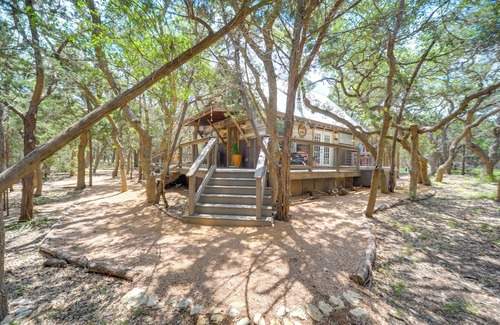 Wimberley Cabaña | 'horse Thief Inn' Cabin Retreat w/ Deck & Hot Tub!
