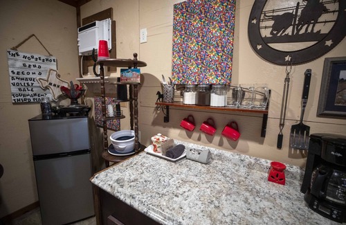 Marietta Casa | Horseshoe Cabin 3 - Swim in the Blue Lagoon - Dog Friendly!