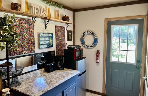Marietta Casa | Horseshoe Cabin 3 - Swim in the Blue Lagoon - Dog Friendly!