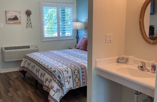 Canyon Lake Cabina | Horseshoe Riverside Lodge