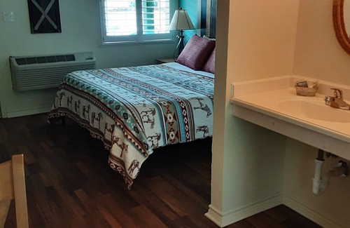 Canyon Lake Cabina | Horseshoe Riverside Lodge