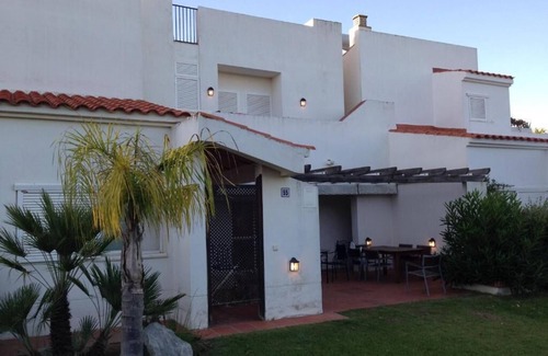 Campano Chalet De Esquí | CASA AZUL frente a un bosque de Pinsapos