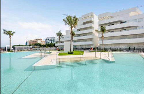 Torre del Mar Apartamento | Horus Beach Paradise- Piscina y Gran Terraza con Jardín