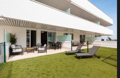Torre del Mar Apartamento | Horus Beach Paradise- Piscina y Gran Terraza con Jardín