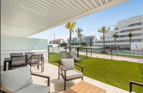 Torre del Mar Apartamento | Horus Beach Paradise- Piscina y Gran Terraza con Jardín