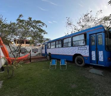 Castelandia Otro | Hospedagem no Ônibus Navy na Praia da Baleia - Jacaraípe
