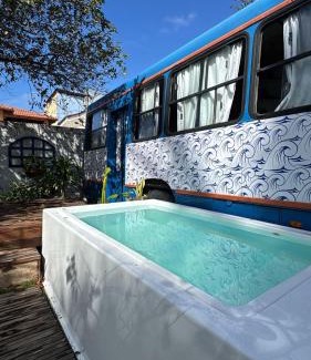 Castelandia Otro | Hospedagem no Ônibus Navy na Praia da Baleia - Jacaraípe