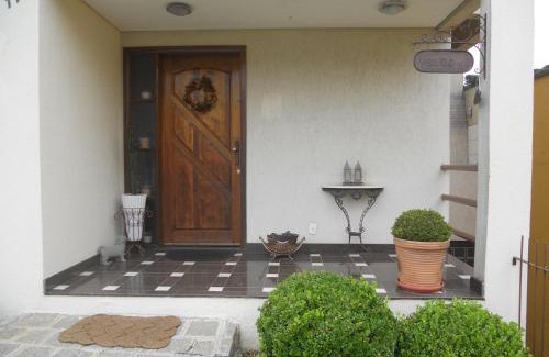 Bacacheri Casa | Hospedagem Three Little Birds