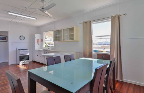 Bundaberg West Casa | Casa Oscar - central asequible