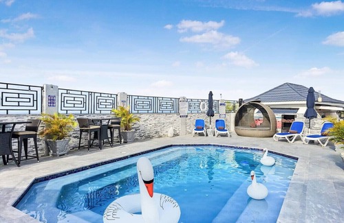 St.Bran's Burg Apartamento | Hospitality Expert BTS 3: Pool, Beach & Bar