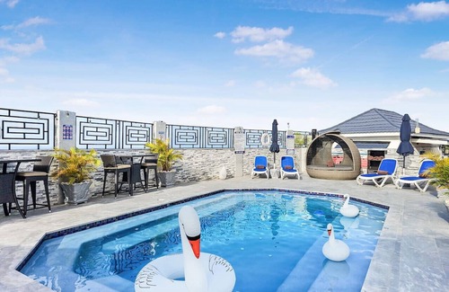 St.Bran's Burg Apartamento | Hospitality Expert BTS 4: Pool, Beach & Bar