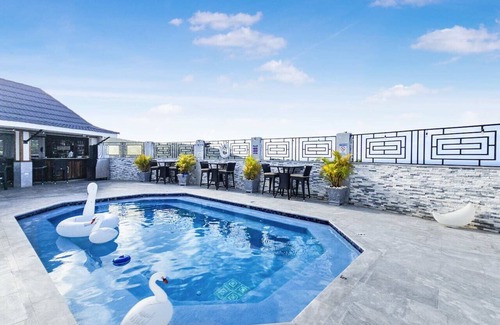 St.Bran's Burg Apartamento | Hospitality Expert BTS 8: Pool, Beach & Bar