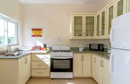 Montego Bay Apartamento | Hospitality Expert NCB All: Pool, Beach & Chef