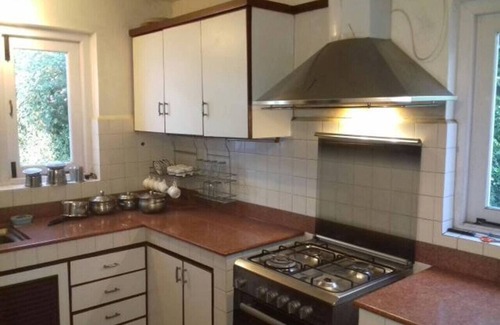Coonoor Apartamento | Hospitality Expert Royston: BBQ, Bonfire & Chef