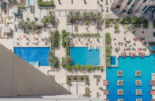 Al Quoz Apartamento | HOSPITALITYEXPERT 2BR High Floor flat Sleeps 5 Panoramic Canal & Ocean Views Stunning Pool