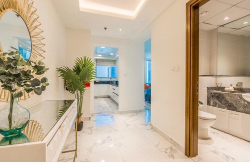 Al Quoz Apartamento | HOSPITALITYEXPERT 2BR High Floor flat Sleeps 5 Panoramic Canal & Ocean Views Stunning Pool