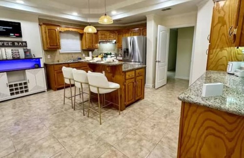McAllen Casa | Hospitals/Mall/Airport Minutes away/Comfy King Bed