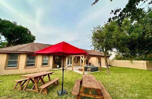 McAllen Casa | Hospitals/Mall/Airport Minutes away/Comfy King Bed