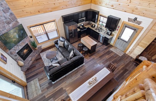 Pigeon Forge Cabina | Host Large Groups! Sleep 24 | Pool | Hot Tub | Views | Arcade Games | Location!