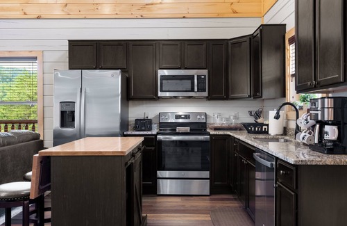 Pigeon Forge Cabina | Host Large Groups! Sleep 24 | Pool | Hot Tub | Views | Arcade Games | Location!