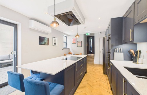 Redcar Casa | Host & Stay | Bellevue Luxe