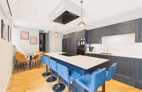 Redcar Casa | Host & Stay | Bellevue Luxe