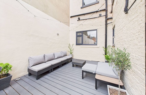 Redcar Casa | Host & Stay | Bellevue Luxe