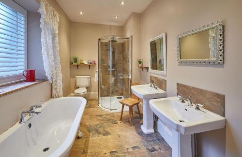 Newcastle-upon-Tyne Casa | Host & Stay - Birdhope Craig Church
