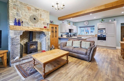 Edmondsley Casa | Host & Stay | Butterfly Cottage