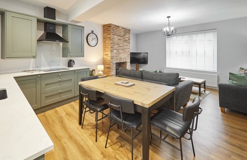 Belford Casa | Host & Stay | Cedar Cottage