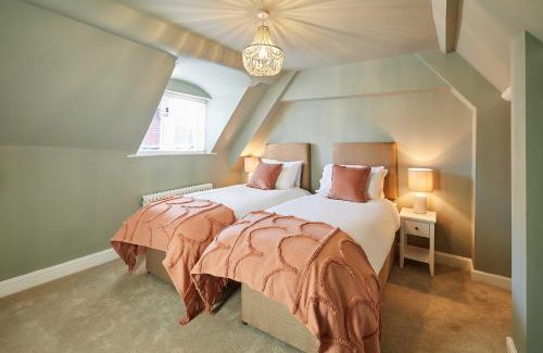 Whitby Casa | Host & Stay - Dalton House