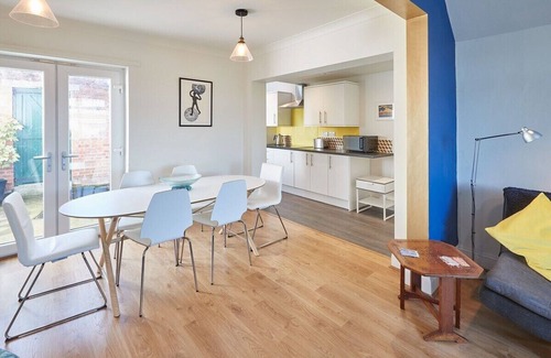 Loftus Casa | Host & Stay | Artist House