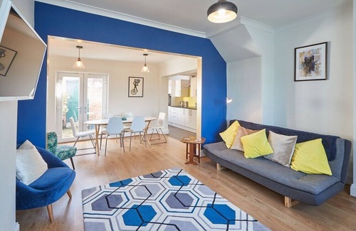 Loftus Casa | Host & Stay | Artist House