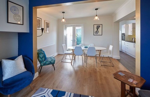 Loftus Casa | Host & Stay | Artist House