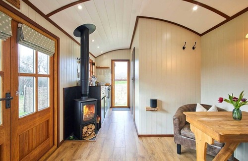 Bronllys Chalet De Esquí | Host & Stay | Glöyn Byw