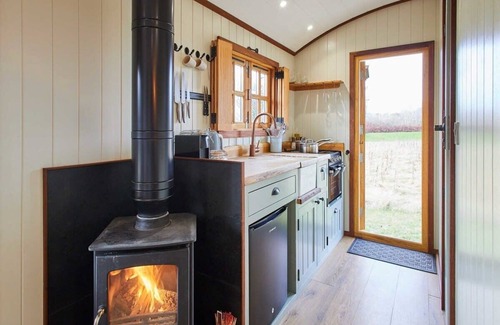 Bronllys Chalet De Esquí | Host & Stay | Glöyn Byw