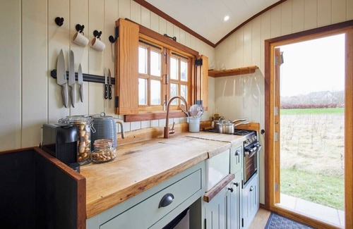 Bronllys Chalet De Esquí | Host & Stay | Glöyn Byw
