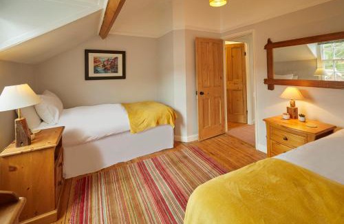 Staithes Casa | Host & Stay - Hampdon Cottage