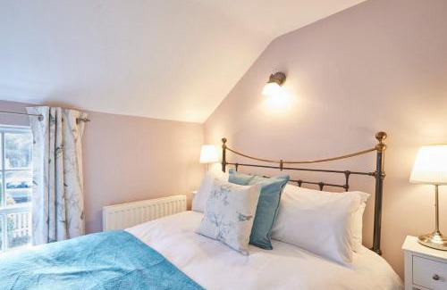 Hinderwell Casa | Host & Stay - Honey Cottage