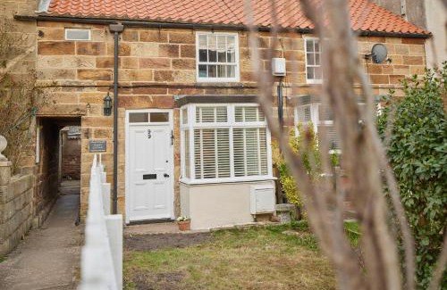 Hinderwell Casa | Host & Stay - Honey Cottage