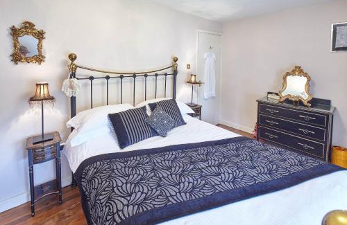 Saltburn-by-the-Sea Casa | Host & Stay - Honeysuckle Cottage