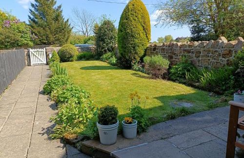 Saltburn-by-the-Sea Casa | Host & Stay - Honeysuckle Cottage