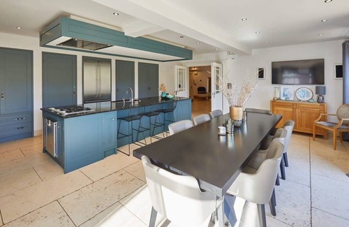 Sandsend Casa | Host & Stay | The Lakehouse