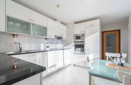 Cedofeita Apartamento | Host Wise - Gorgeous Spacious Flat | Ace Location