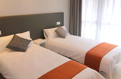 La Nova Esquerra de l'Eixample Casa | Hostal Aslyp 114