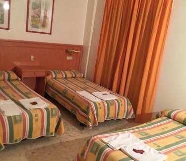 Santo Domingo Casa | Hostal Carlos III